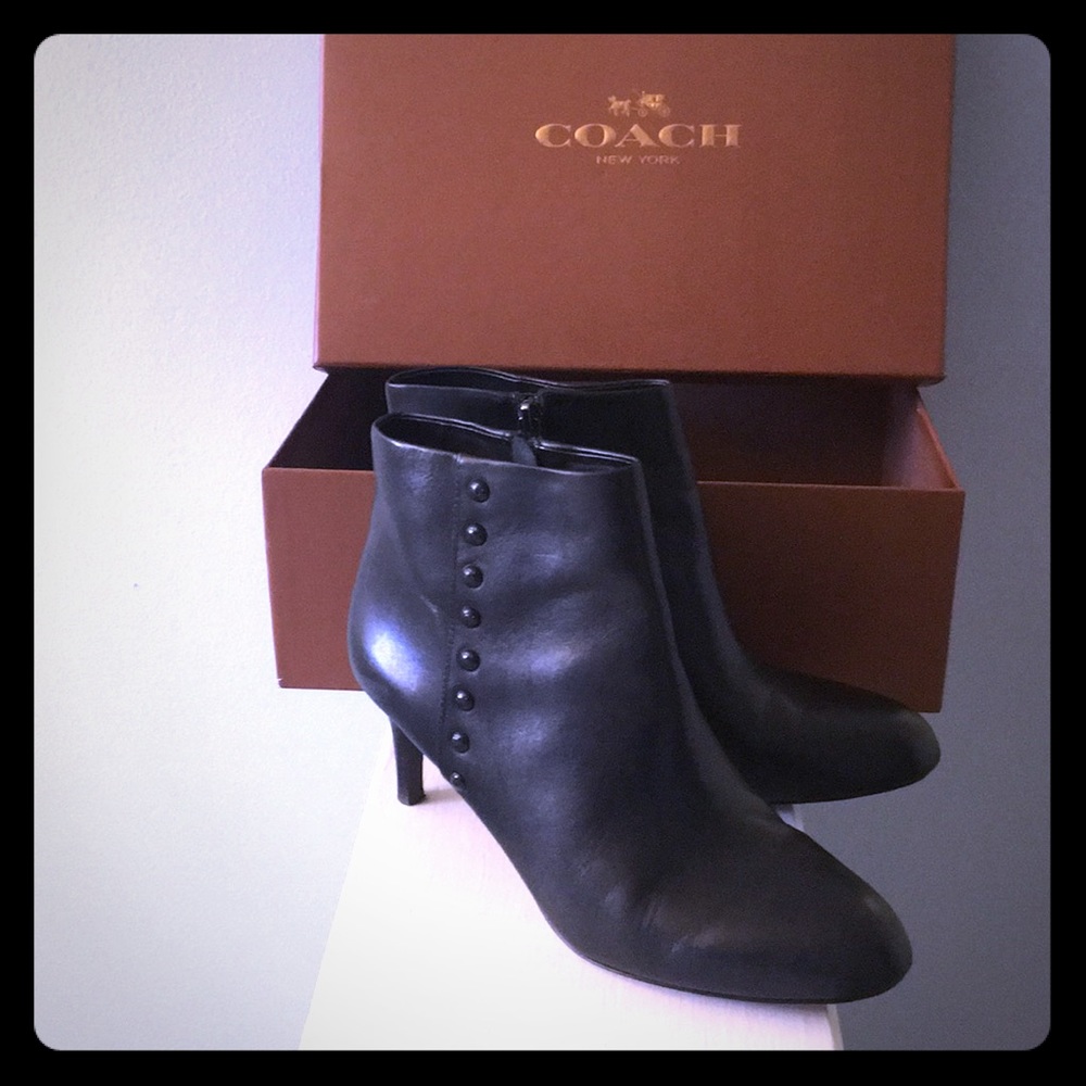 Coach Calf Black bootie button detail sz9